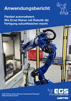 Industrieroboter hebt Bauteile vor einer Maschinenanlage, umgeben von einem Sicherheitszaun; darüber steht der Text „Anwendungsbericht – Flexibel automatisiert: Wie Ernst Reiner mit Robotik die Fertigung zukunftssicher macht“.