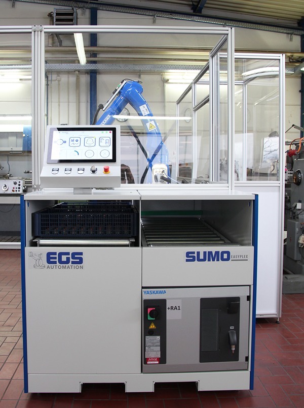 Automationszelle mit blauem Yaskawa Roboter von EGS Automation