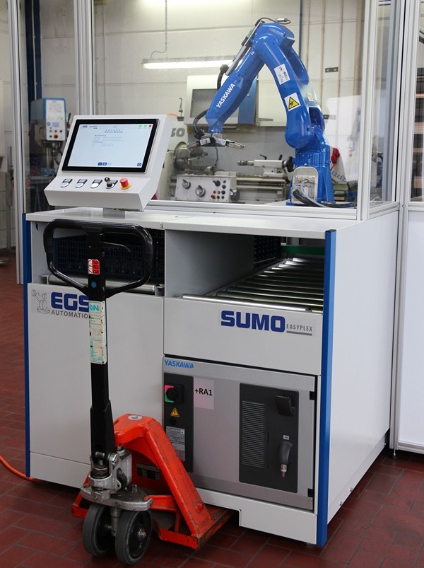 Mobile Automationszelle mit Roboter bereit für den Transport